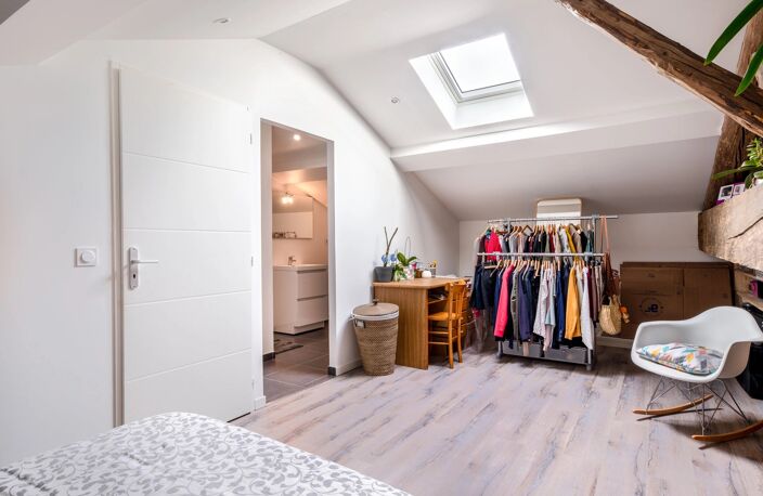 Appartement en triplex avec terrasse - ARNAS — photo 4