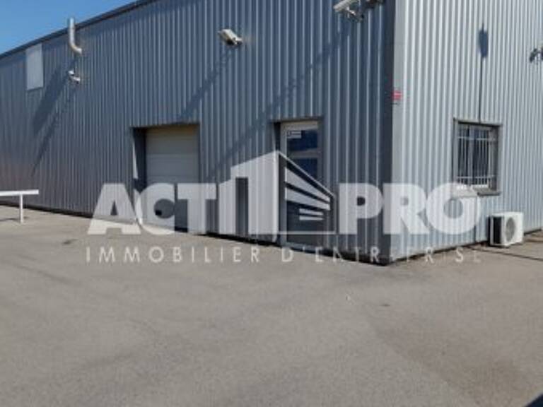 Entrepot à louer — photo 1