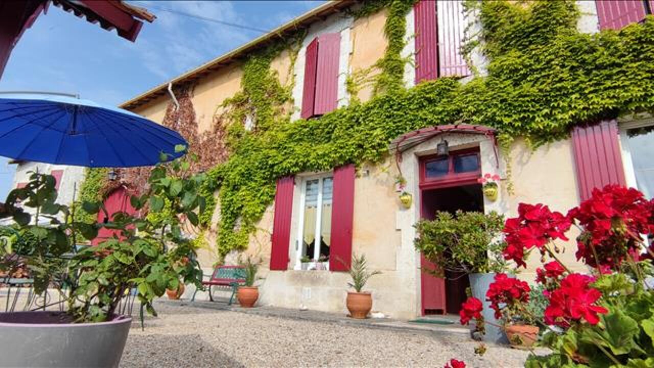 maison 7 pièces 196 m2 à vendre à Montmoreau-Saint-Cybard (16190)