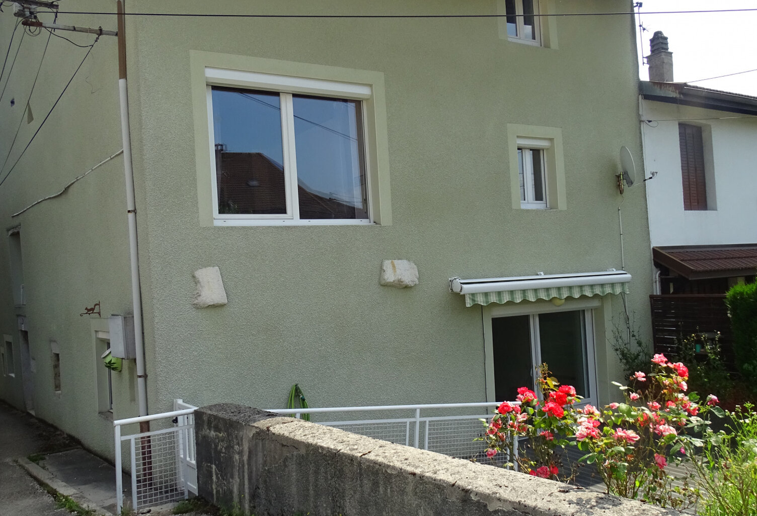 Maison de village comprenant deux logements. — photo 1