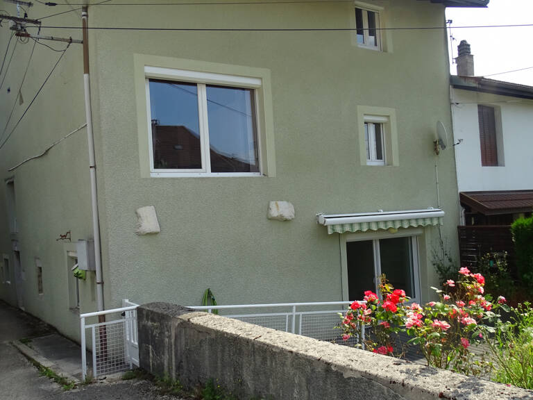 Maison de village comprenant deux logements. — photo 1