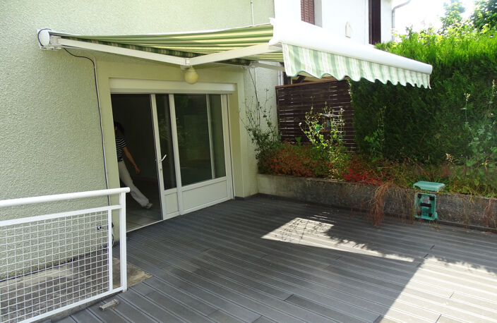 Maison de village comprenant deux logements. — photo 2