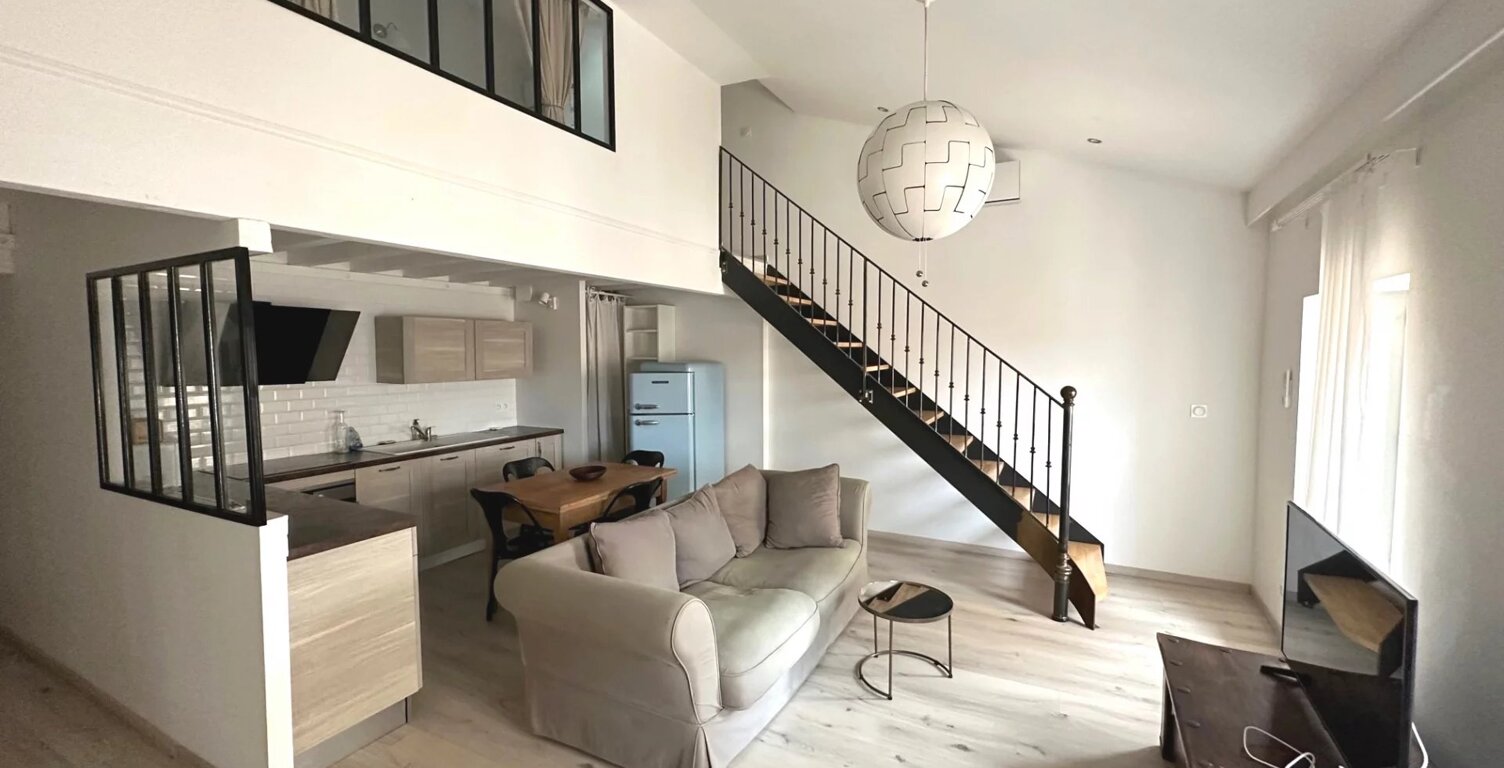 T2 MEUBLE EN DUPLEX AU CENTRE DE VILLEFRANCHE — photo 1