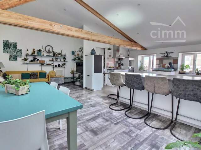 Appartement en duplex entièrement rénové de 105m² — photo du bien