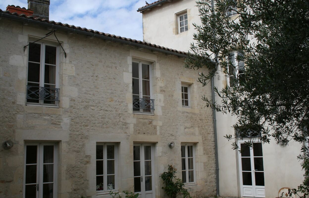 maison 16 pièces 449 m2 à vendre à Saint-Jean-d'Angély (17400)