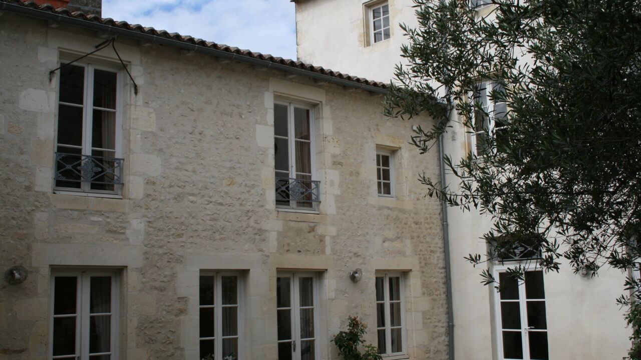 maison 16 pièces 449 m2 à vendre à Saint-Jean-d'Angély (17400)