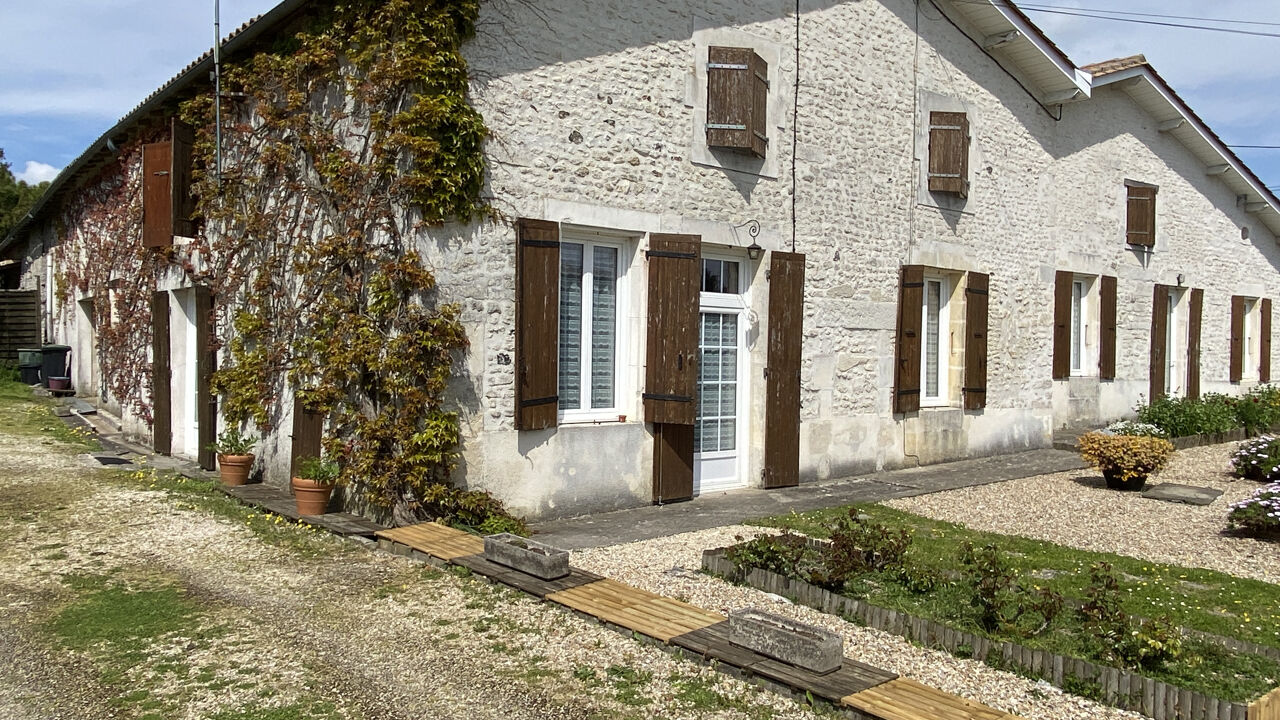 maison 7 pièces 236 m2 à vendre à Chérac (17610)