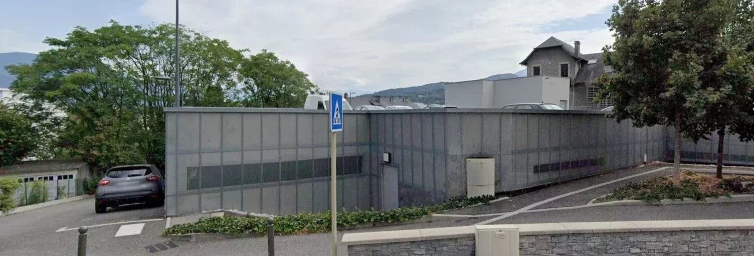 Garage   m² à louer à Chambéry (73000)