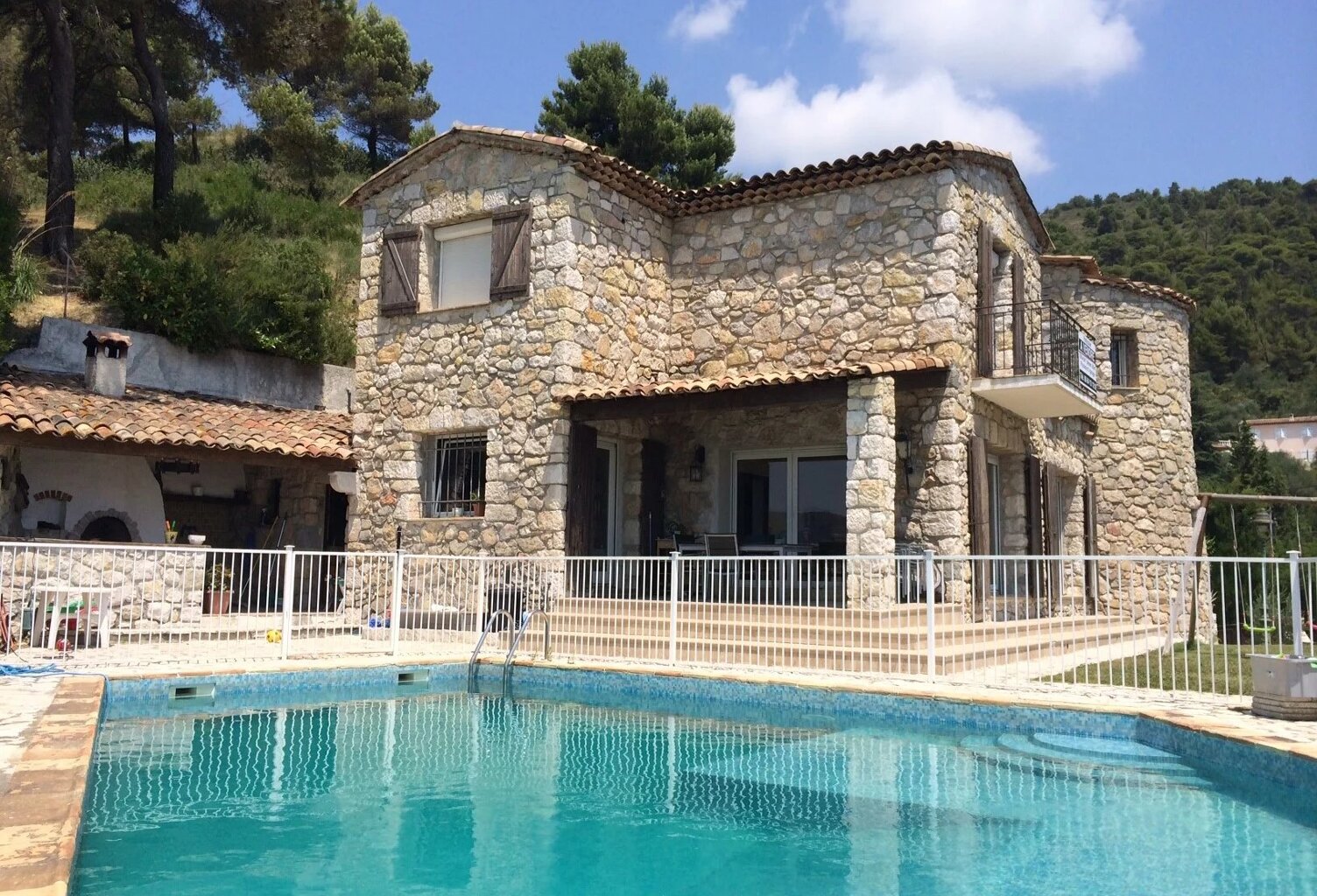 VILLA   avec piscine et  3 garage. — photo 1