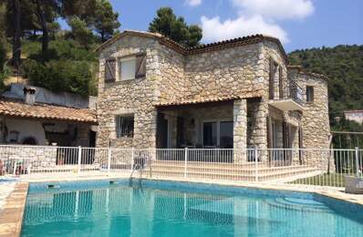 VILLA   avec piscine et  3 garage. — photo du bien