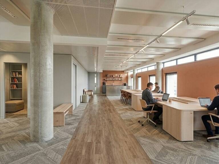 BUREAUX à LOUER — photo 1