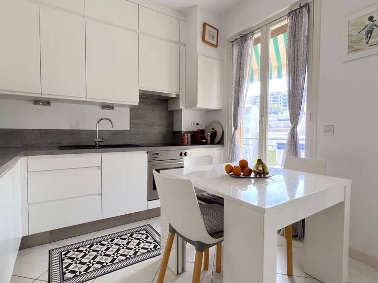 NICE - GAMBETTA / FLEURS - Appartement 2 pièces avec terrasse et vue dégagée — photo 1