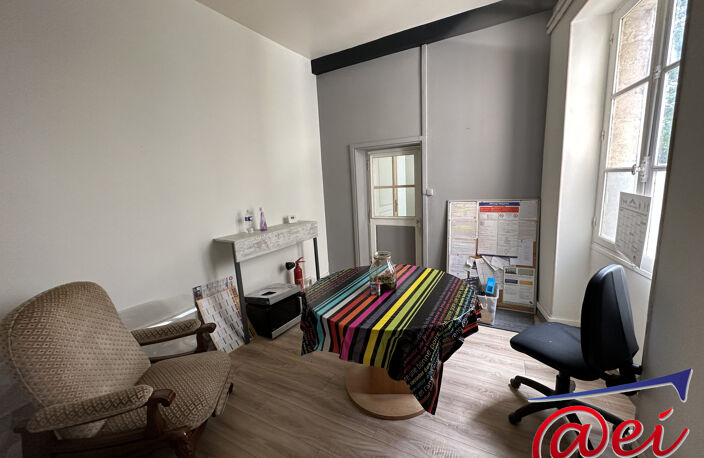 Immeuble de 2 appartements + un local commercial — photo 5