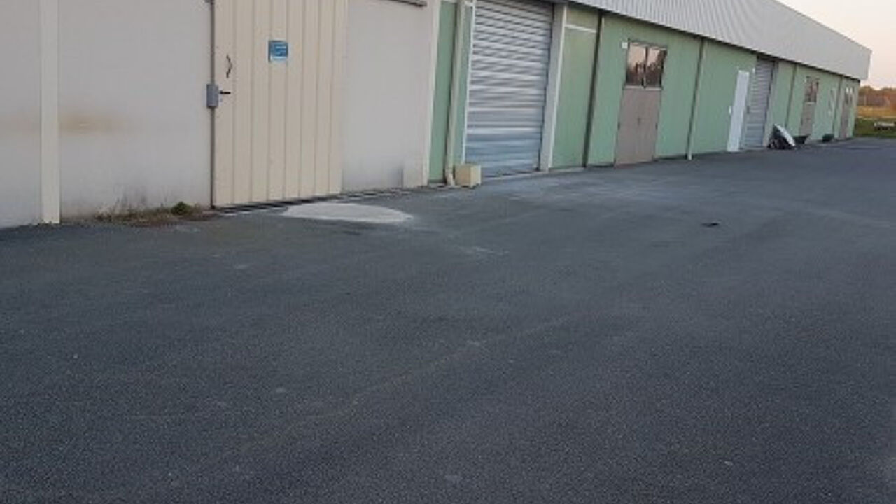 local industriel  pièces 1460 m2 à vendre à Corme-Écluse (17600)