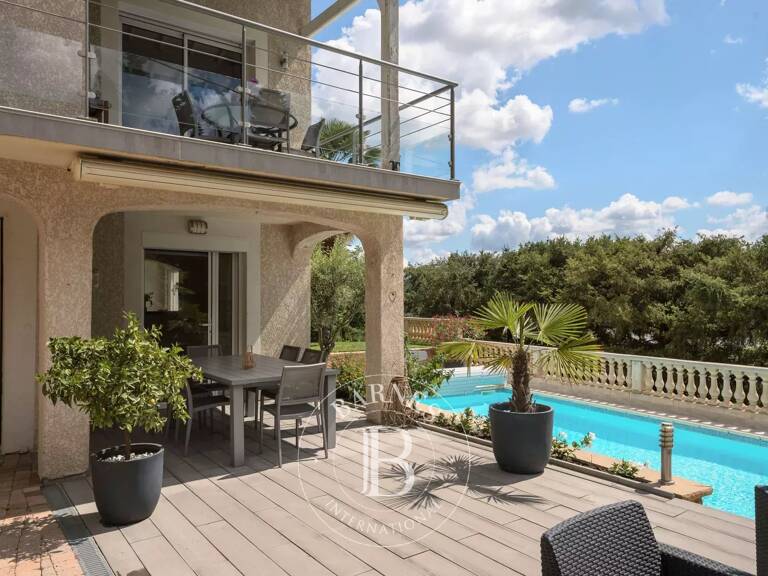 L' Arbresle - Maison de 176 m² environ - Terrain de 935 m² - 4 chambres - piscine - Garage - sous-sol complet — photo 1
