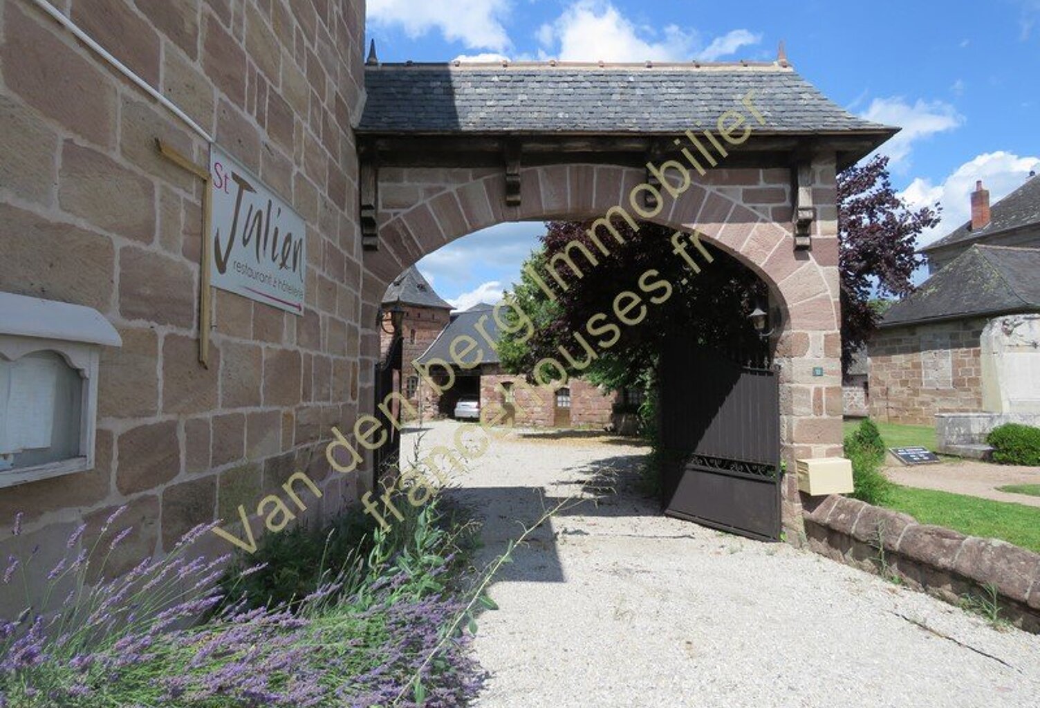 Demeure — photo 1
