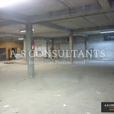 Local industriel 1500 m²