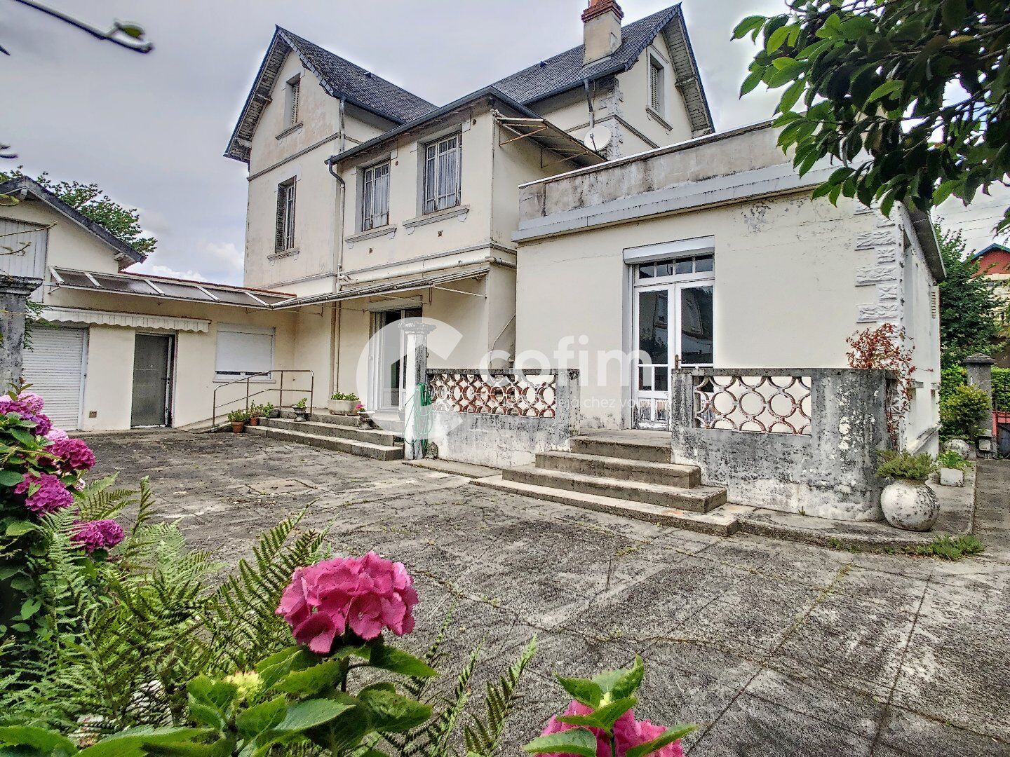 Villa / Maison  T9 à vendre Tarbes 65000