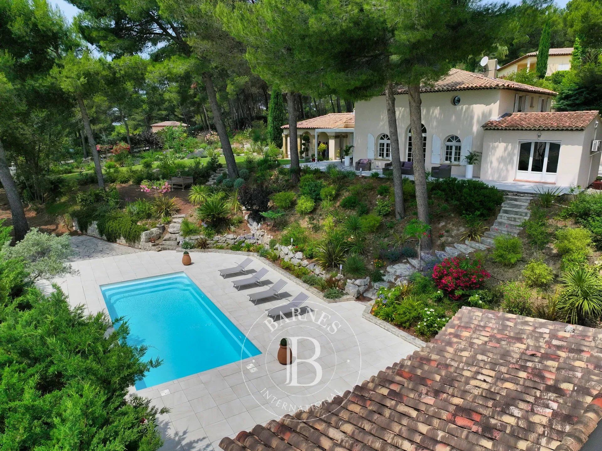Villa / Maison 8 pièces  à vendre Aix-en-Provence 13100