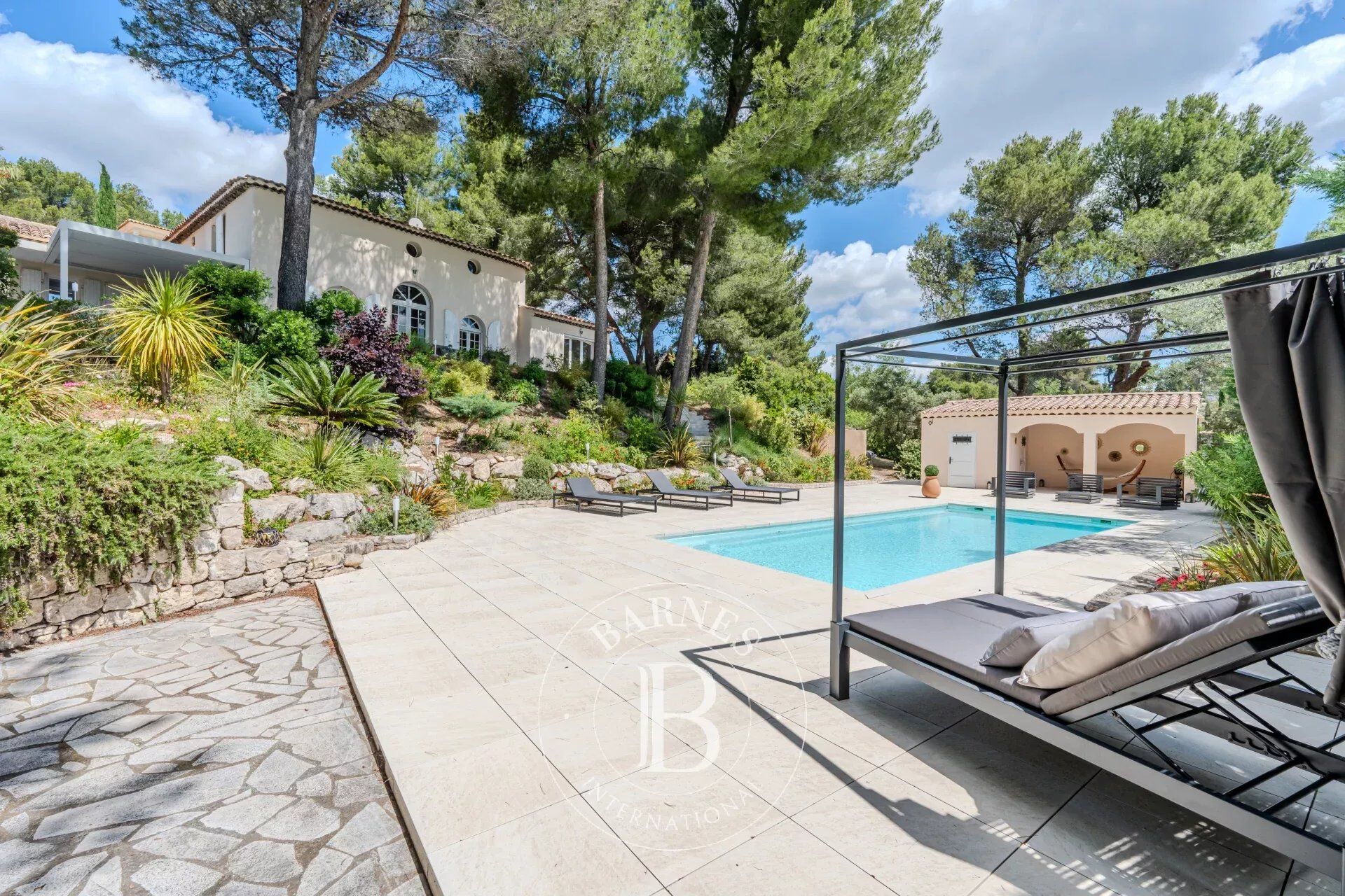 Villa / Maison 8 pièces  à vendre Aix-en-Provence 13100