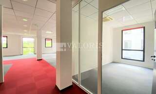 Bureau  2429 m² à louer à Saint-Priest (69800)