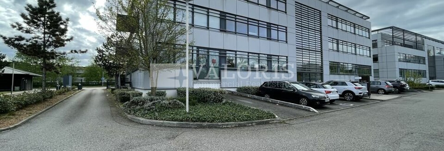 Bureau  2298 m² à louer à Saint-Priest (69800)