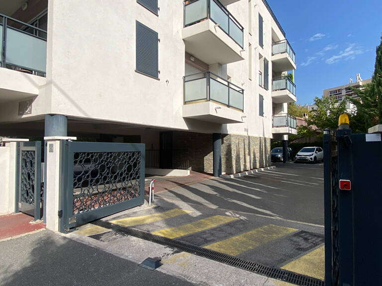 Lot - 3 Places de parking Extérieur — photo 1