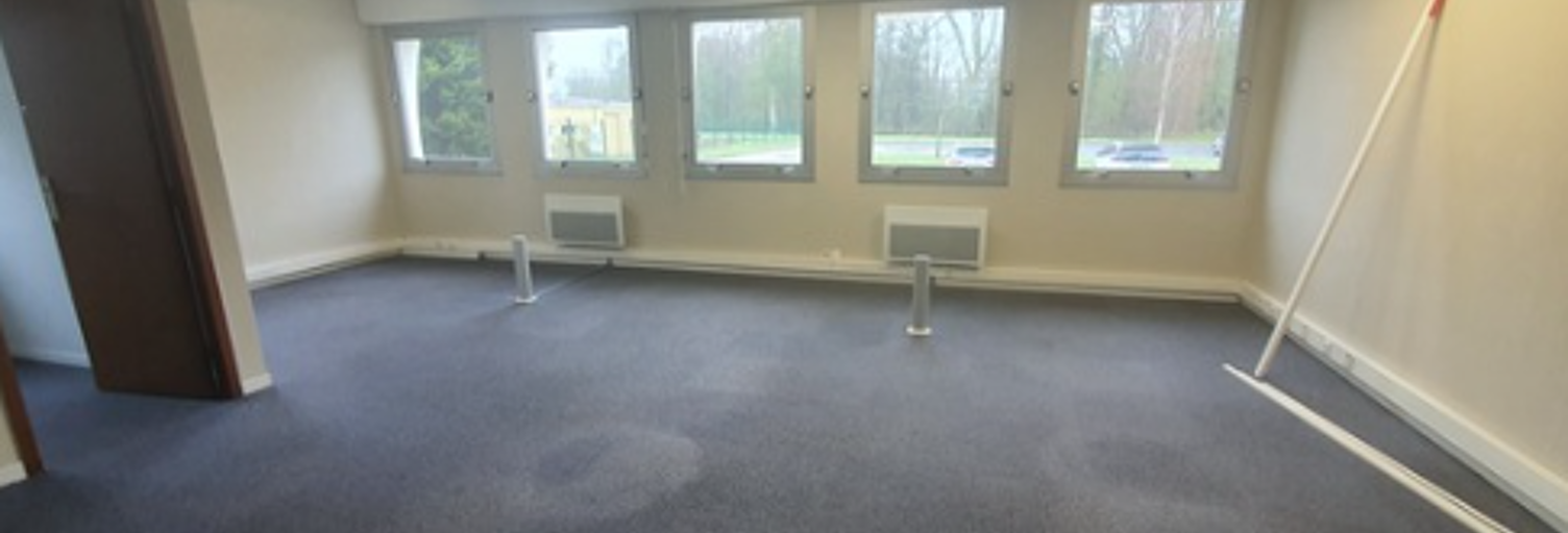 Bureau  77 m² à louer à Saint-Léonard (62360)