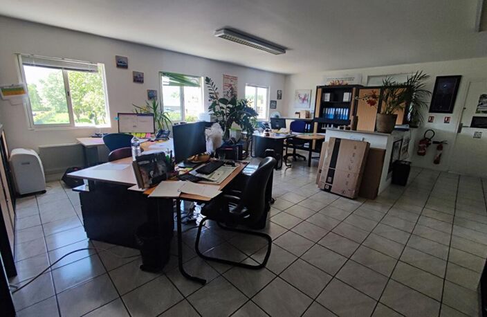 LOCAL COMMERCIAL — photo 2