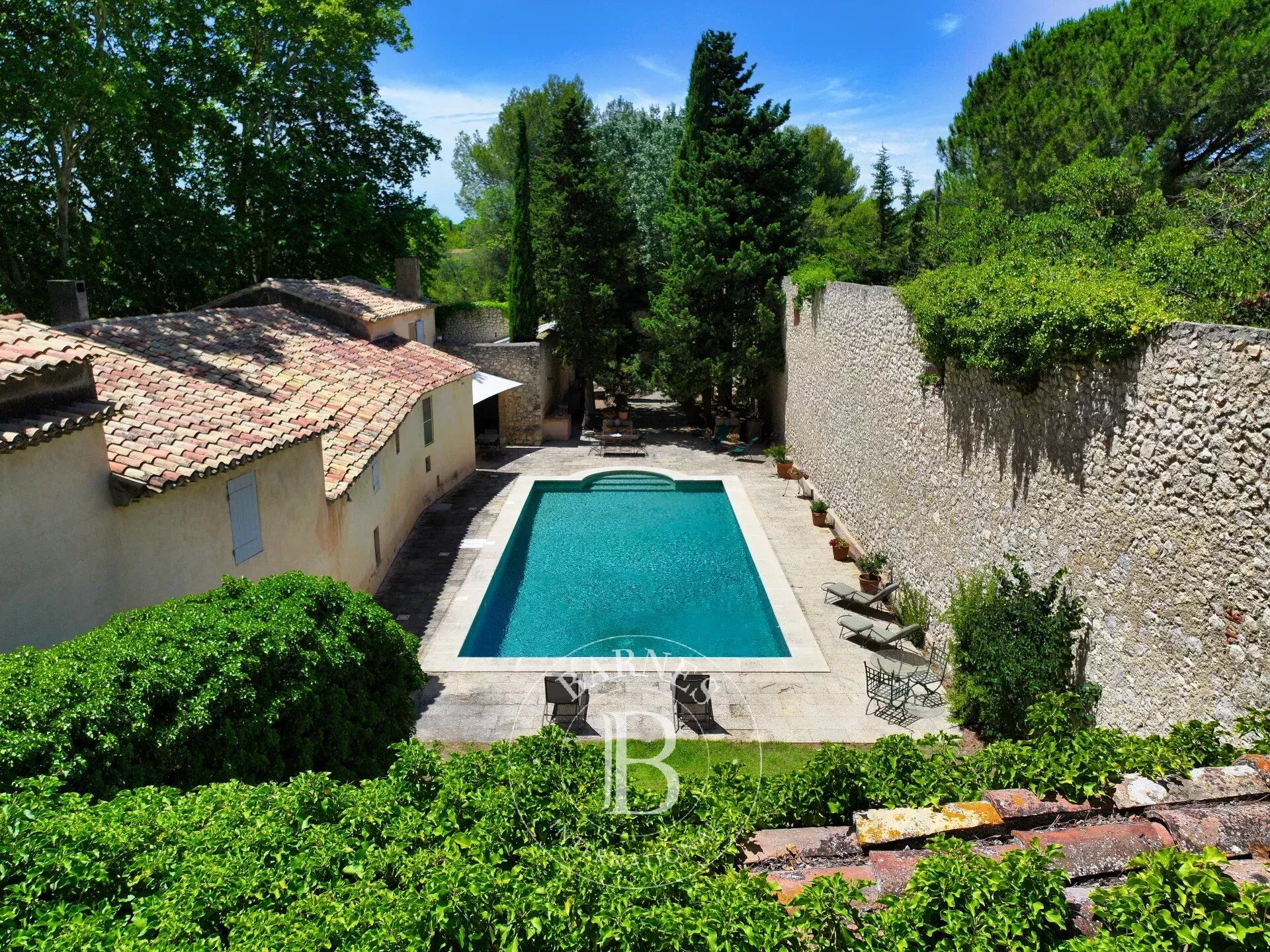 Villa / Maison 10 pièces  à vendre Aix-en-Provence 13100