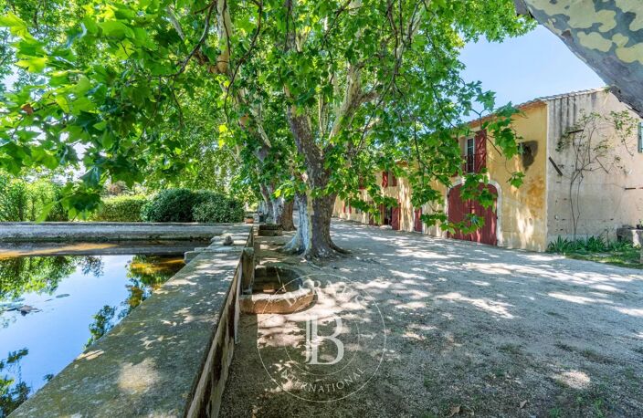 AIX-EN-PROVENCE - MAS ANCIEN 290 M² - TERRAIN 3 HECTARES -ANNEXE — photo 3
