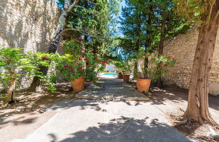 AIX-EN-PROVENCE - MAS ANCIEN 290 M² - TERRAIN 3 HECTARES -ANNEXE — photo 4