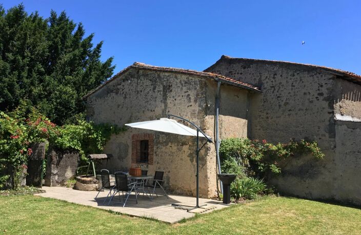 A vendre - Maison avec granges et jardin - région de Montmorillon. — photo 4
