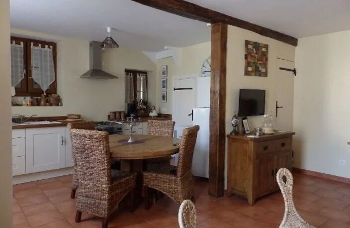 A vendre - Maison avec granges et jardin - région de Montmorillon. — photo 5