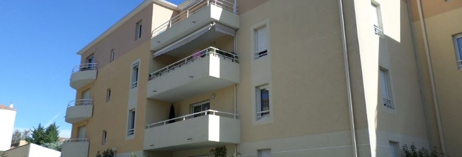 Garage   m² à louer à Salon-de-Provence (13300)