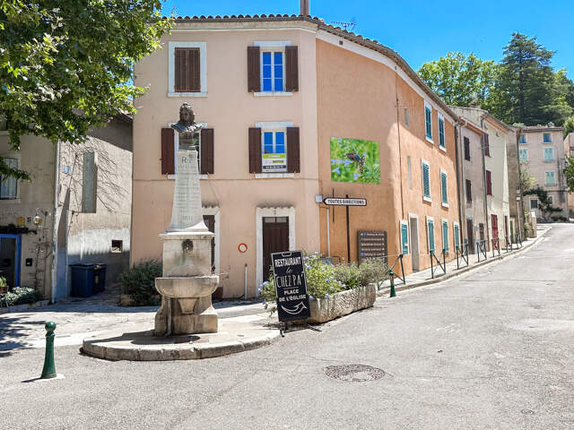 COLLOBRIERES MAISON DE VILLAGE BEAUX VOLUMES A RESTAURER — photo du bien