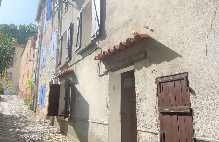 COLLOBRIERES MAISON DE VILLAGE BEAUX VOLUMES A RESTAURER — photo 3