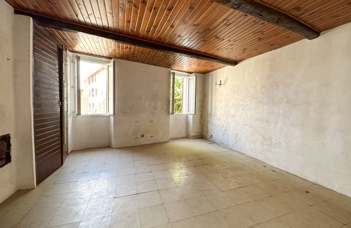COLLOBRIERES MAISON DE VILLAGE BEAUX VOLUMES A RESTAURER — photo 4