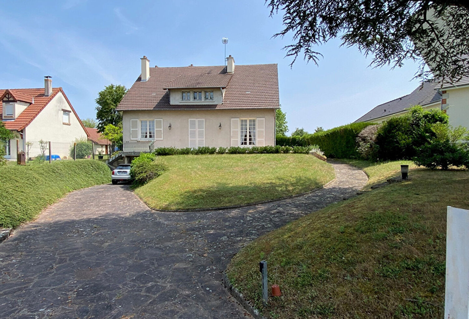 Maison St DOULCHARD 7 pièces, 185 M2 — photo 1