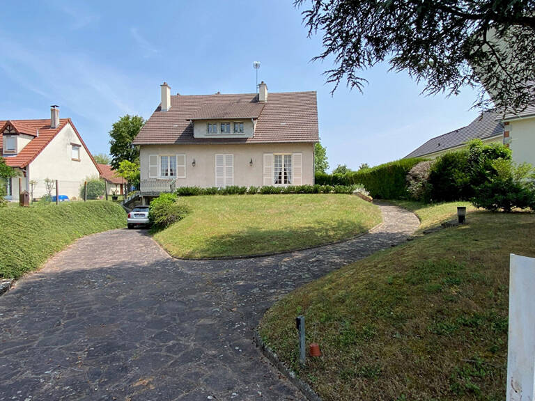 Maison St DOULCHARD 7 pièces, 185 M2 — photo 1