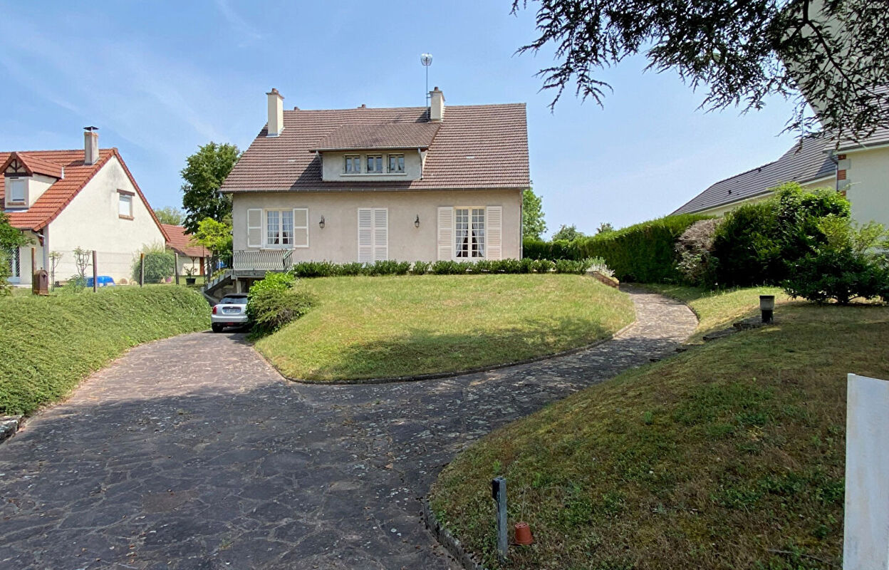 maison 9 pièces 185 m2 à vendre à Saint-Doulchard (18230)