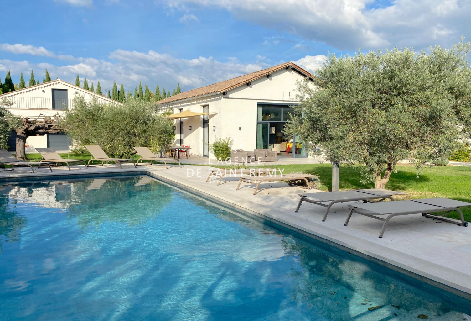 Maison à vendre à Saint-Rémy-de-Provence centre : 350 m² avec — photo 1