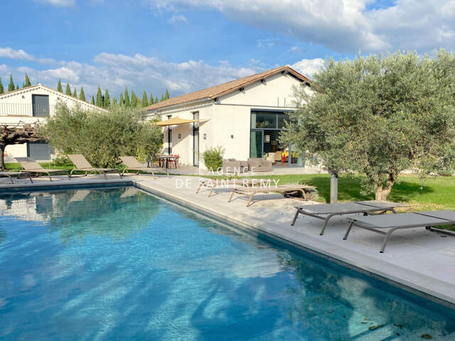 Maison à vendre à Saint-Rémy-de-Provence centre : 350 m² avec — photo du bien