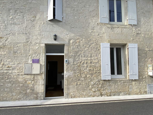 Commerce 4 pièces 90 m² à Les Gonds — photo du bien