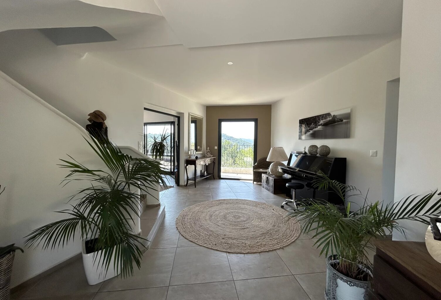Spacieux haut de villa, élégance, confort et vue dégagée — photo 1