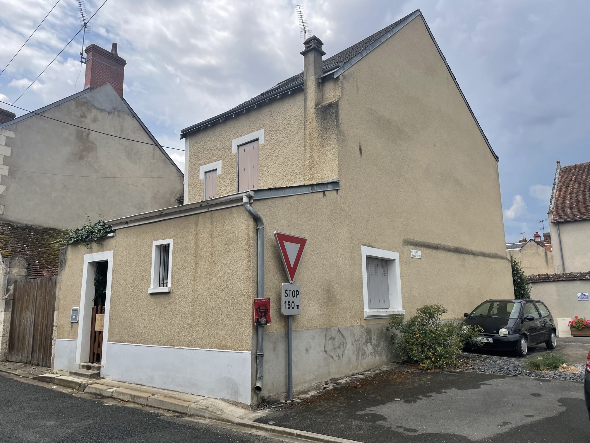 MAISON DE VILLE