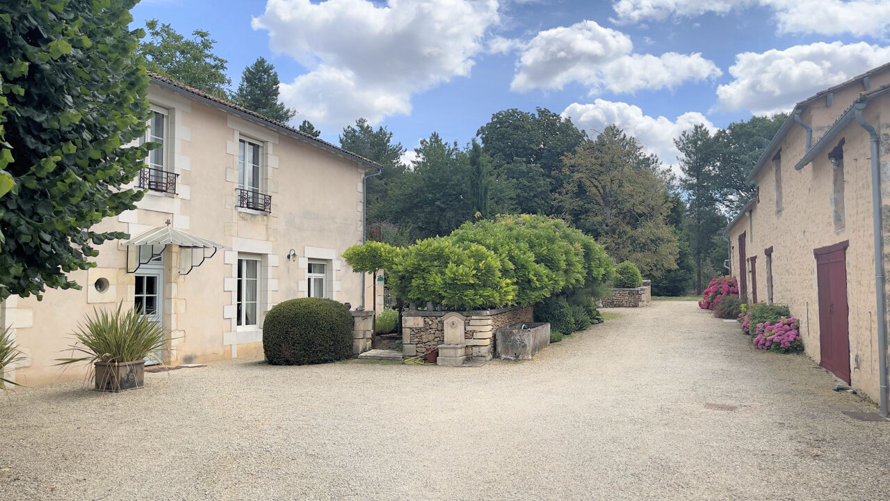 maison 7 pièces 230 m2 à vendre à Fontaine-le-Comte (86240)