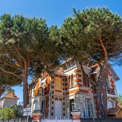 Maison 8 pièces 998400 €