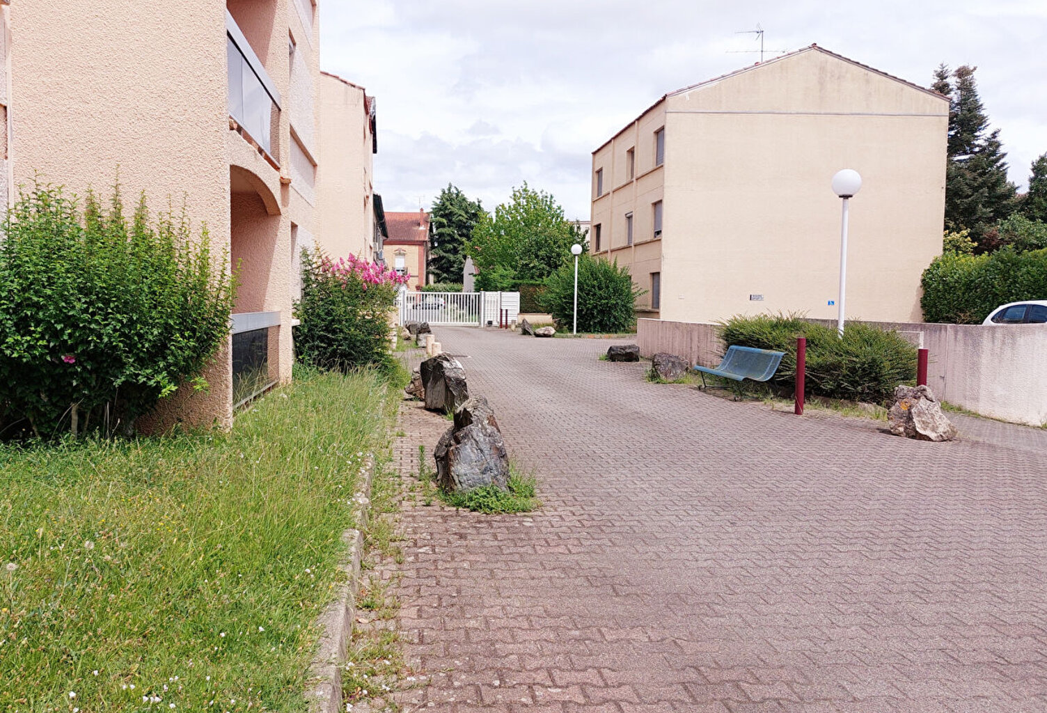 VENDU - ALBI  grand Appartement T2 avec balcon-terrasse + parking + cave — photo 1