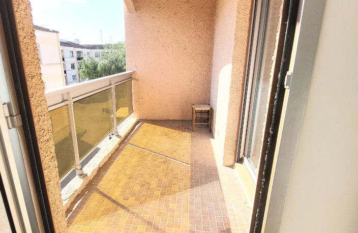 VENDU - ALBI  grand Appartement T2 avec balcon-terrasse + parking + cave — photo 3